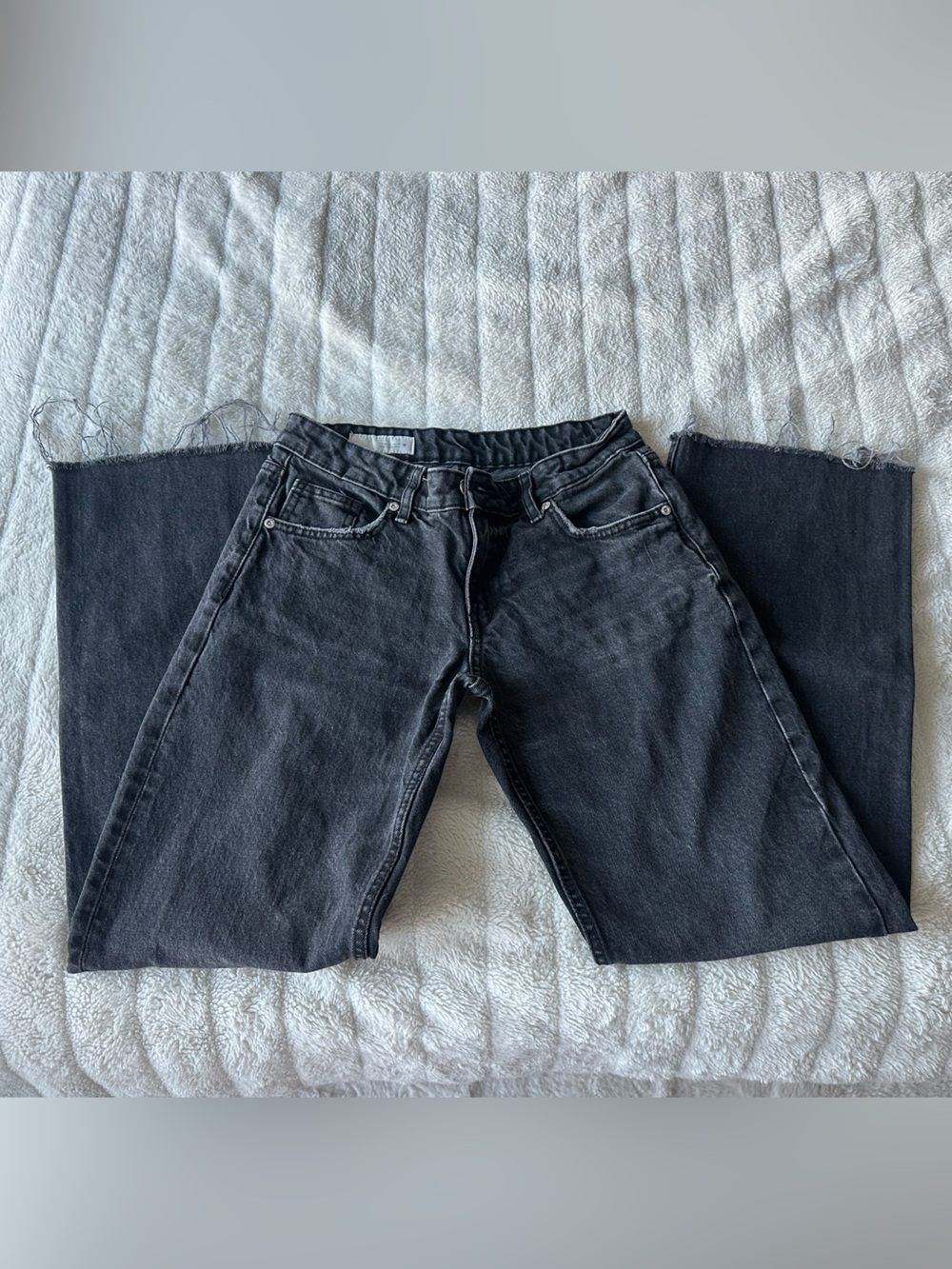 Zara Low-Rise Black Raw-Hem Straight Jeans Size 4